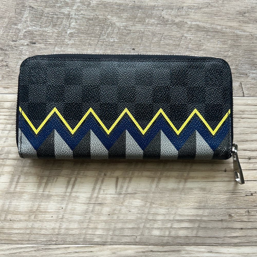 Limited Edition Louis Vuitton Damier Graphite Vertical Zip Wallet